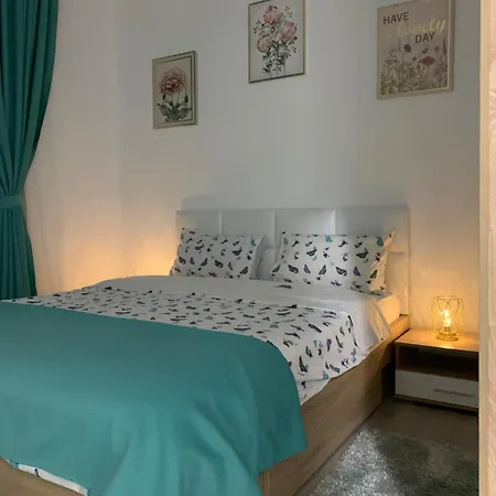 Apartment Luxurious & Cozy Bucharest